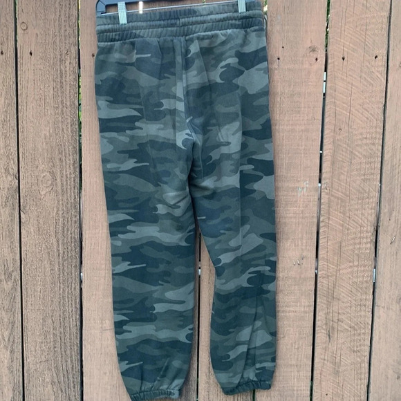 Wild Fable size small Camo joggers - Picture 2 of 4